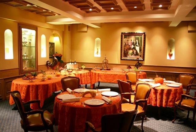 Hotel Restaurant La Poularde モントロン・レ・バン エクステリア 写真